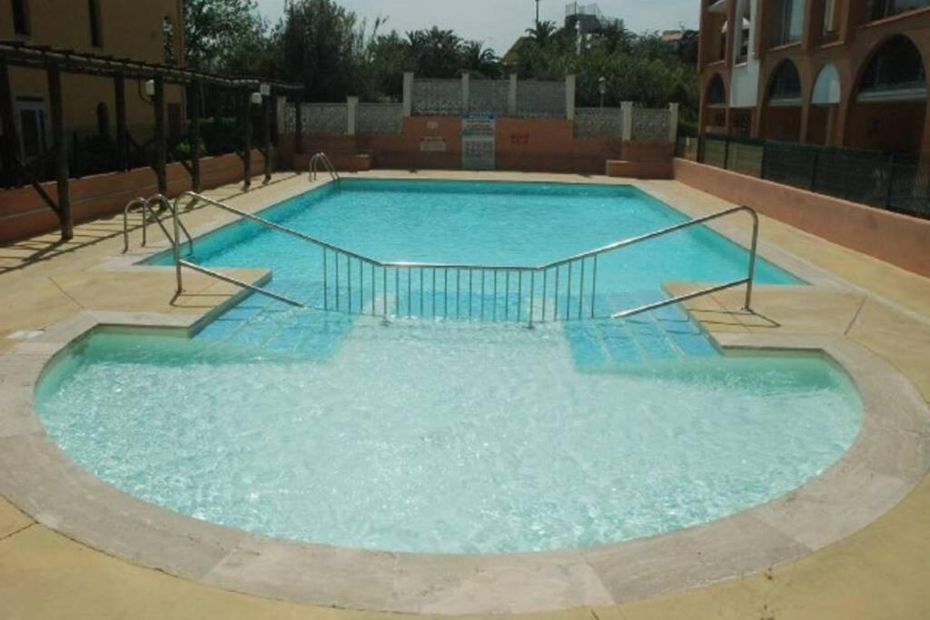 Studio Avec Climatisation Wifi Parking Piscine Agde Bagian luar foto